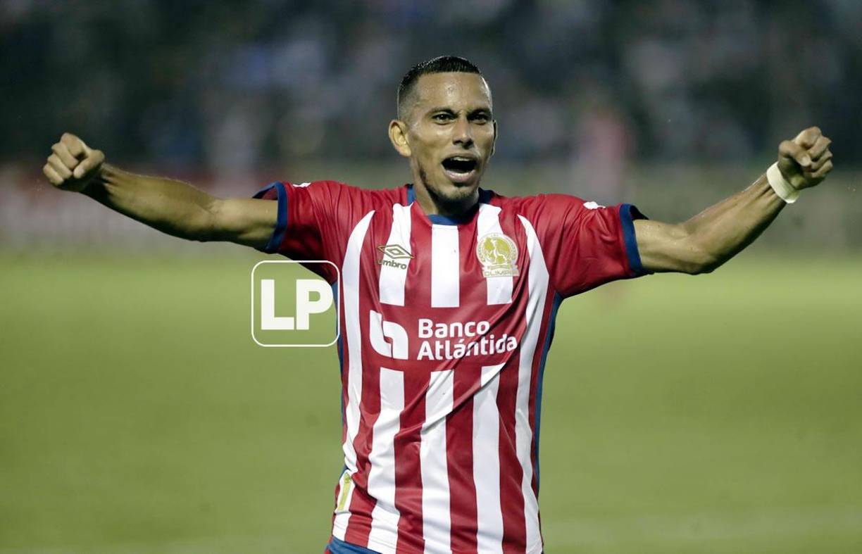 La euforia de Edwin Rodríguez tras su gol en el triunfo del Olimpia.