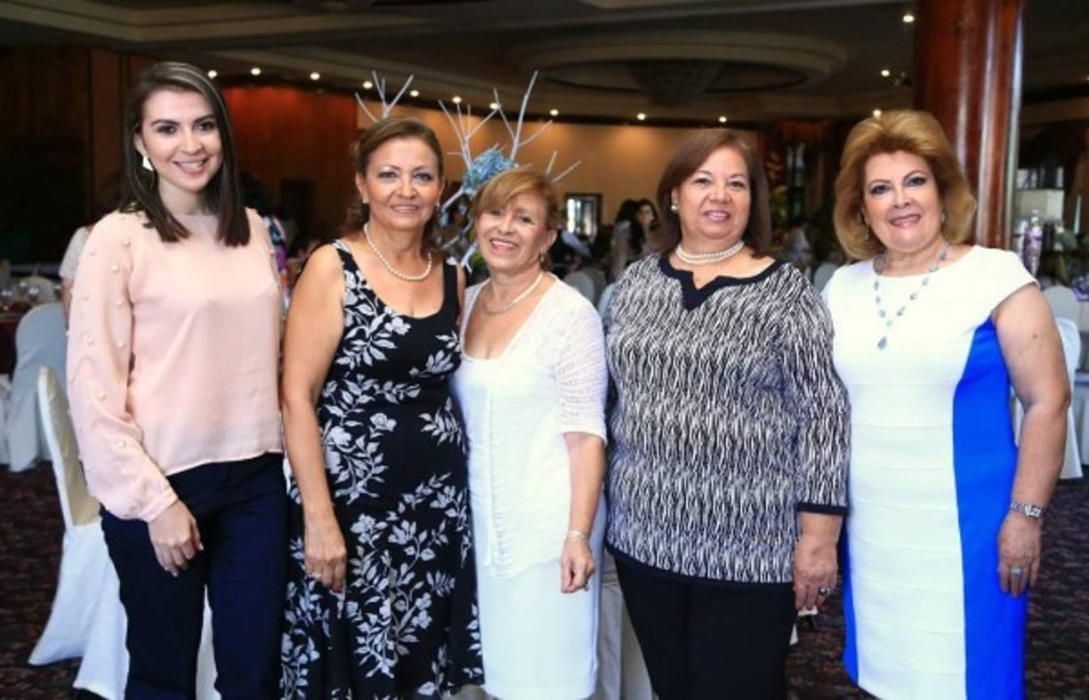 Sugey Laínez, Reina Zelaya, Betty Mealer, Martha Zavala y Elizabeth Ávila.