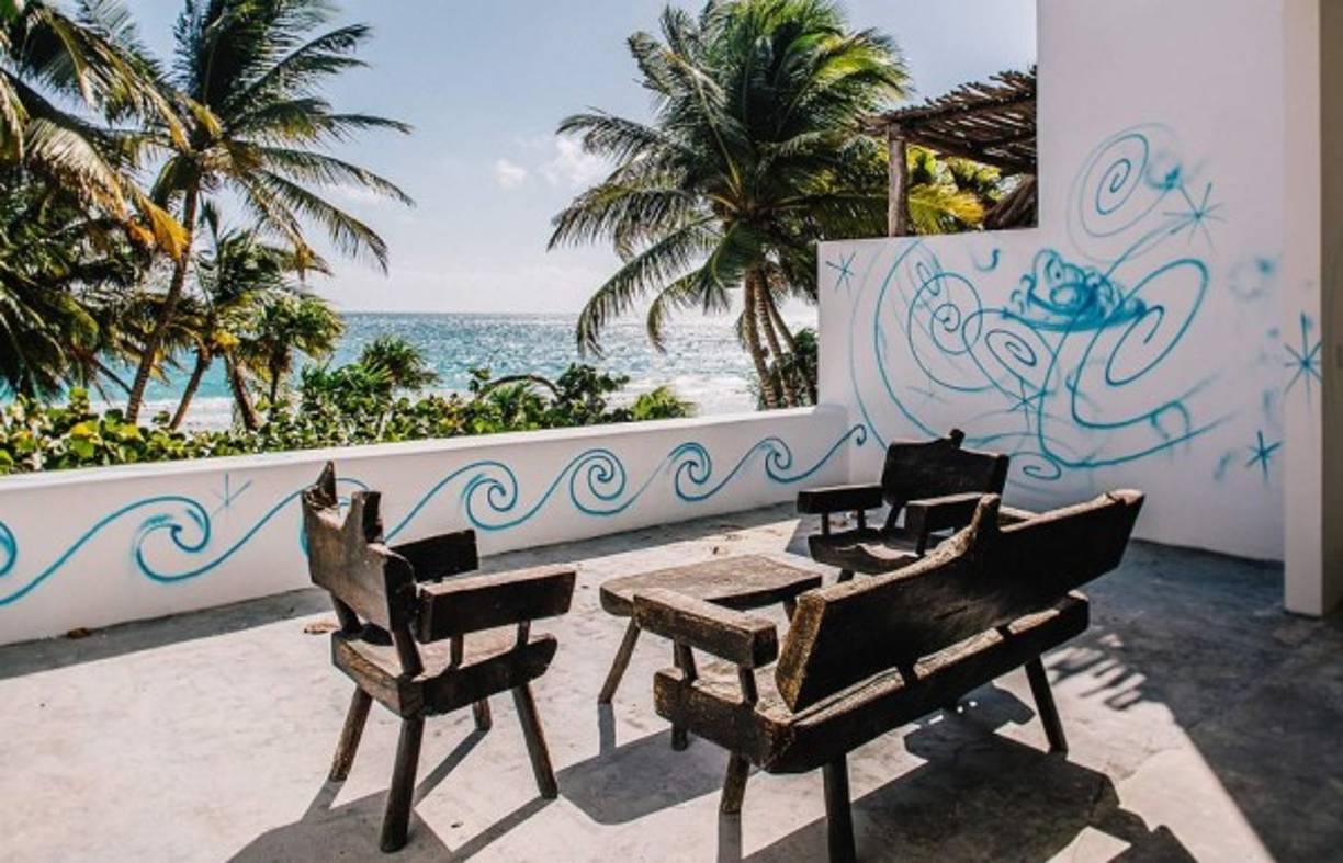 Los muebles rústicos adquiridos por Malca le dan un aspecto vintage al lujoso hotel.