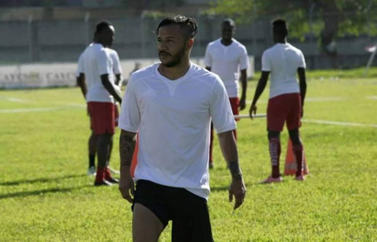 Nelson Chaparro Agüero es un volante paraguayo-argentino que se encuentra con la Real Sociedad de Tocoa.