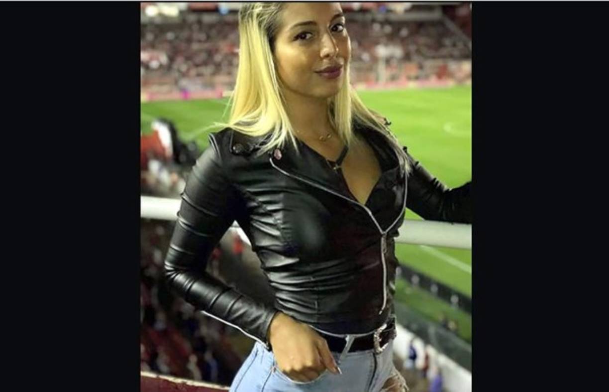 Marco Fabián ha sido vinculado con la sexy modelo argentina, Carla Prieto, tras aparecer en una fotografía juntos durante su visita a Córdoba y Mendoza para los compromisos de fecha FIFA con la Selección Mexicana.