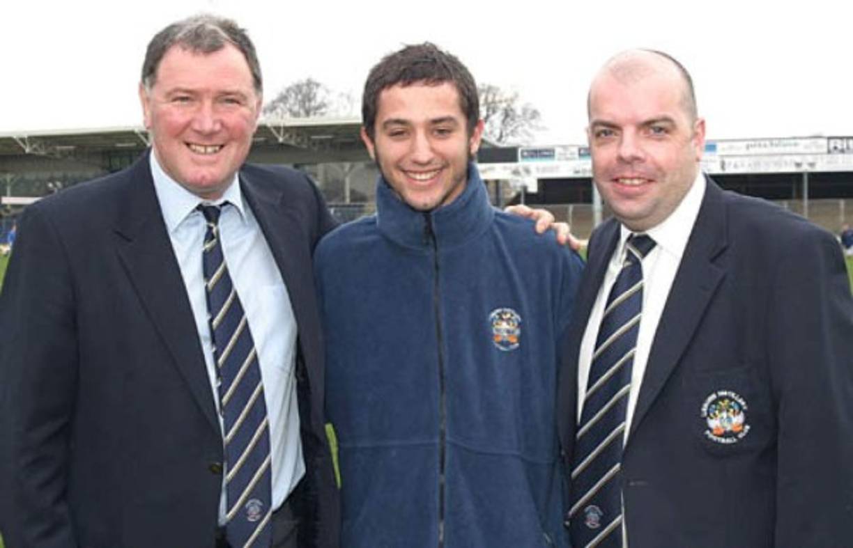 Un muy buen currículum y recomendaciones falsas, e incluso hacerse él mismo pasar por sus agentes deportivos, crearon esta estafa de Alessandro Zarrelli en el fútbol.