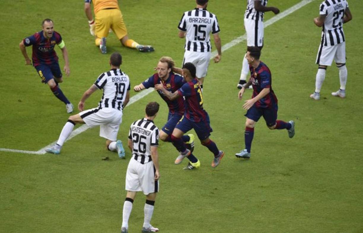 Solo cuatro minutos le bastaron al Barcelona para abrir el marcador.