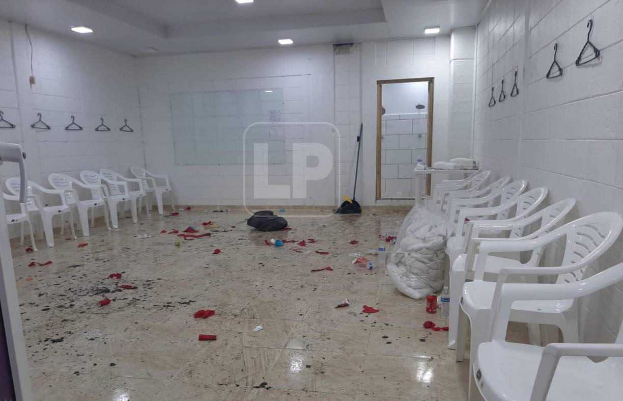 Los jugadores de la Sub-20 de Panamá dejaron un desorden en el camerino que se les asignó en el estadio Morazán. 