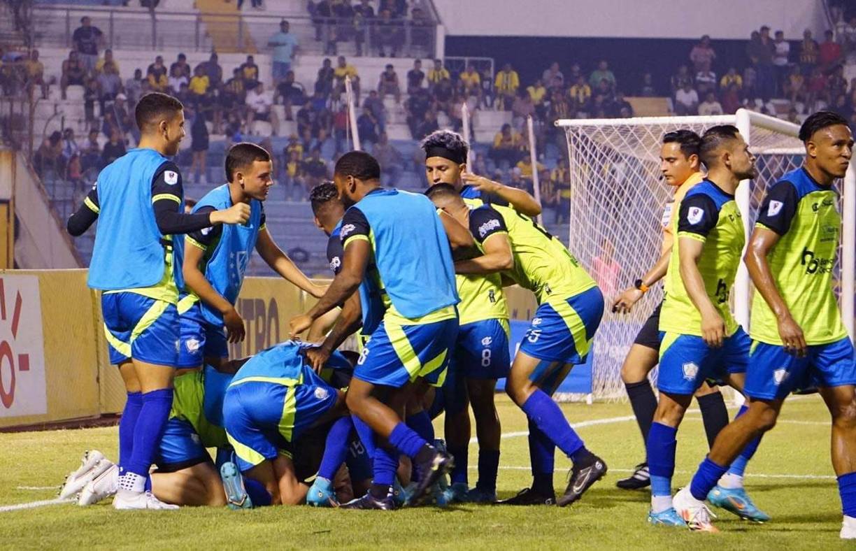 El festejo de los jugadores del Olancho FC en el golazo de Erick Andino.