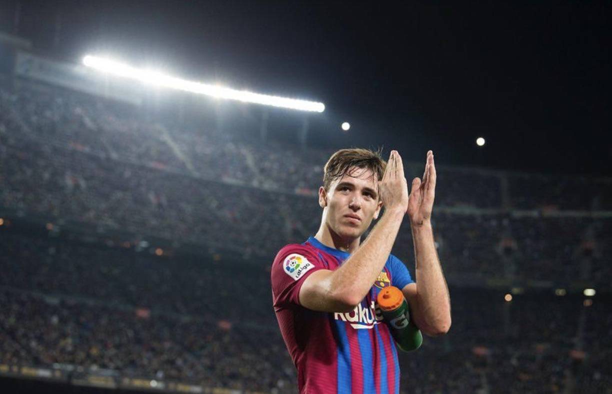 El mediocentro, Nico González no cuenta para Xavi en el Barcelona, por lo cual El mediocentro no tiene que buscarse una nueva cesión. Según informa Fabrizio Romano, el FC Porto, es opción más concreta para el futbolista. Las conversaciones para fichar al centrocampista del cuadro culé están avanzadas.