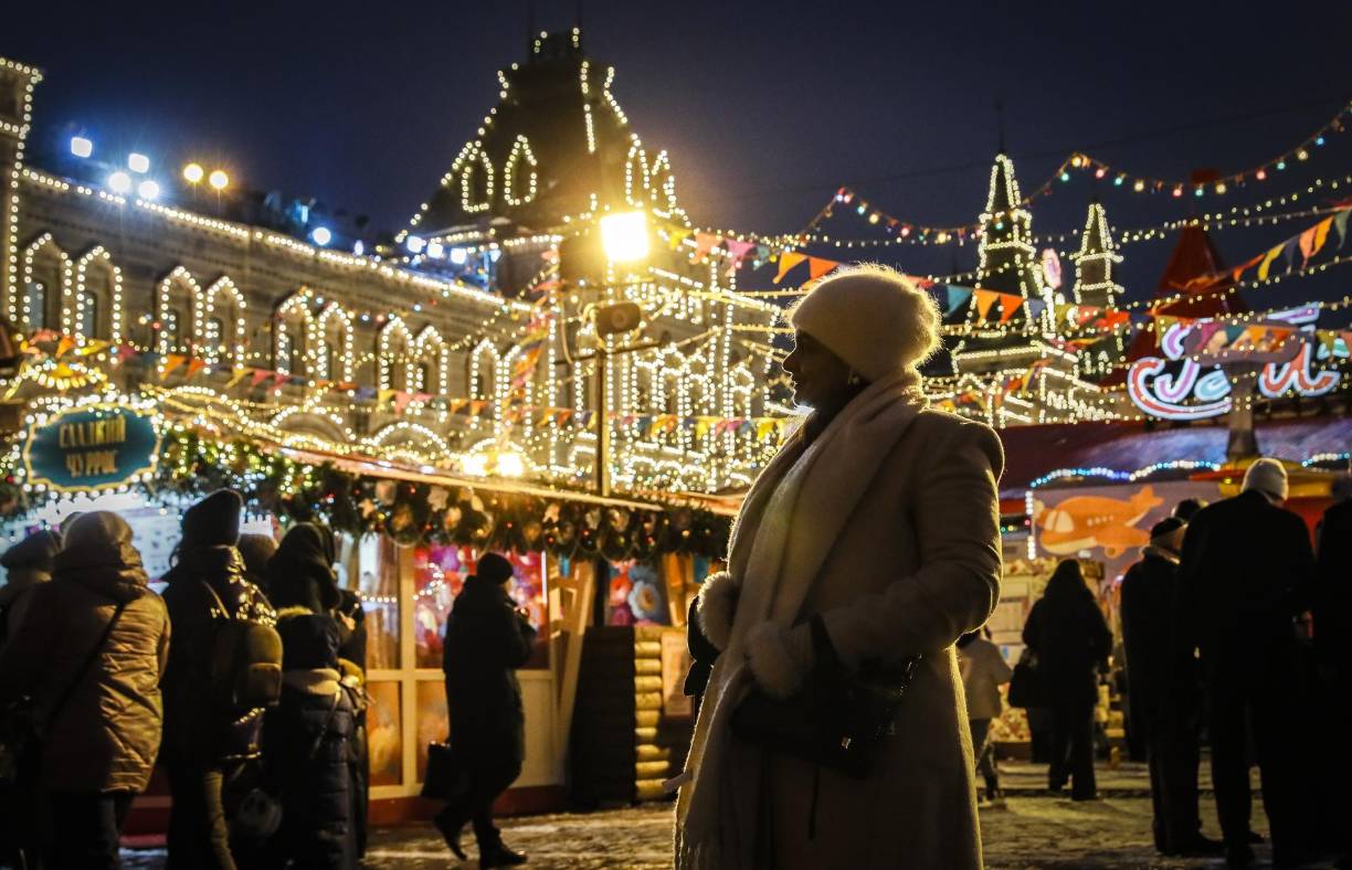  Más de 4.9 mil decoraciones luminosas se han instalado en el centro de la capital y sus zonas periféricas, 
