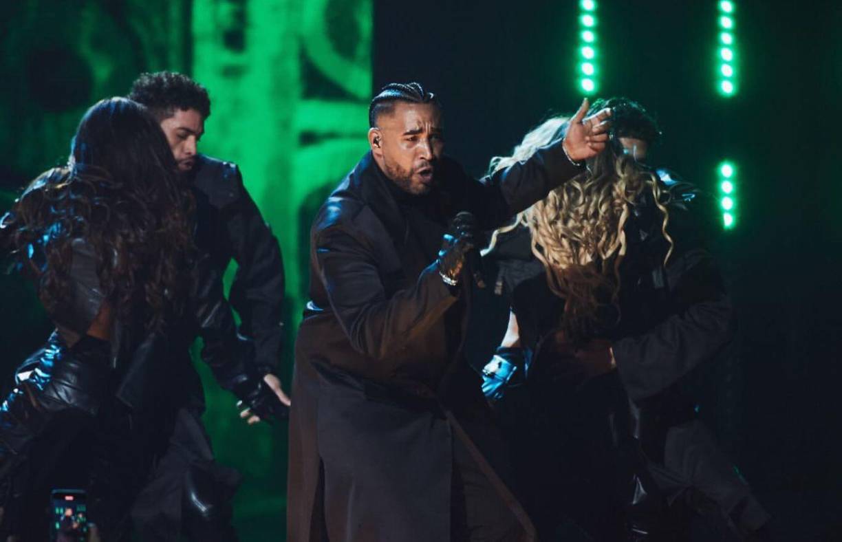 Artistas como Paulo Londra, Franco el Gorila, Olga Tañón, Alex Sensation le han dejado comentarios positivos y le desean una pronta recuperación.