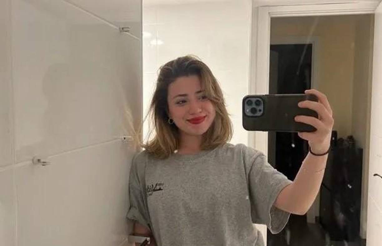 Era una joven muy dinámica y activa en las redes sociales, donde publicaba sobre su pasión por la música. 