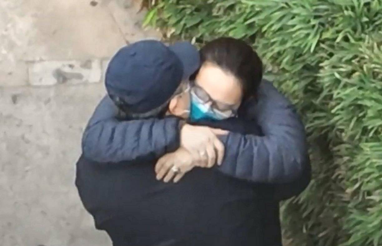 “Nos encontramos con más de 600 hombres altamente armados fuera de nuestra residencia, es decir, ni siquiera Osama Bin Laden tuvo una seguridad tan intensa como la que desplegaron contra nosotros”, rememoró Ana durante una conversación con la periodista hondureña Maity Interiano, quien viajó desde Miami al país para realizar la entrevista.