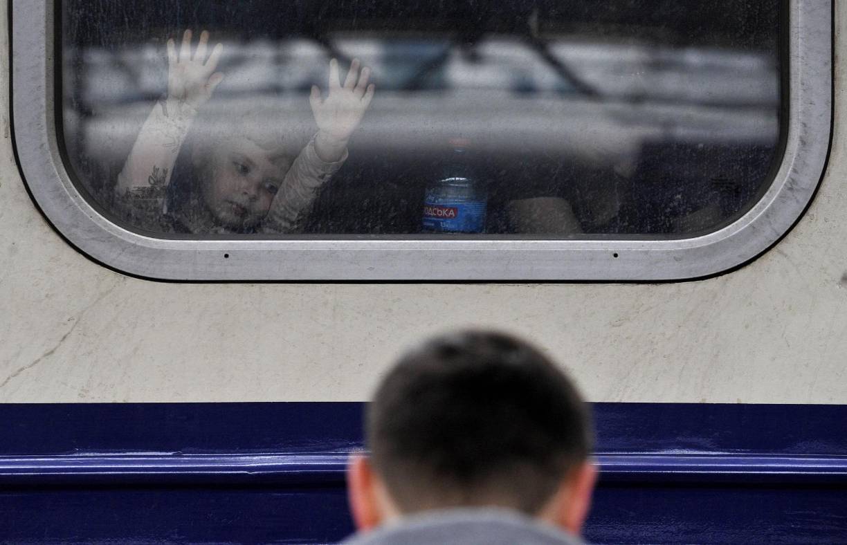 La gran mayoría de los refugiados están en Polonia, Rumanía, Hungría, Eslovaquia y Moldavia, mientras que unos 153.000 se han trasladado a otros países en Europa, según ambas organizaciones de Naciones Unidas.