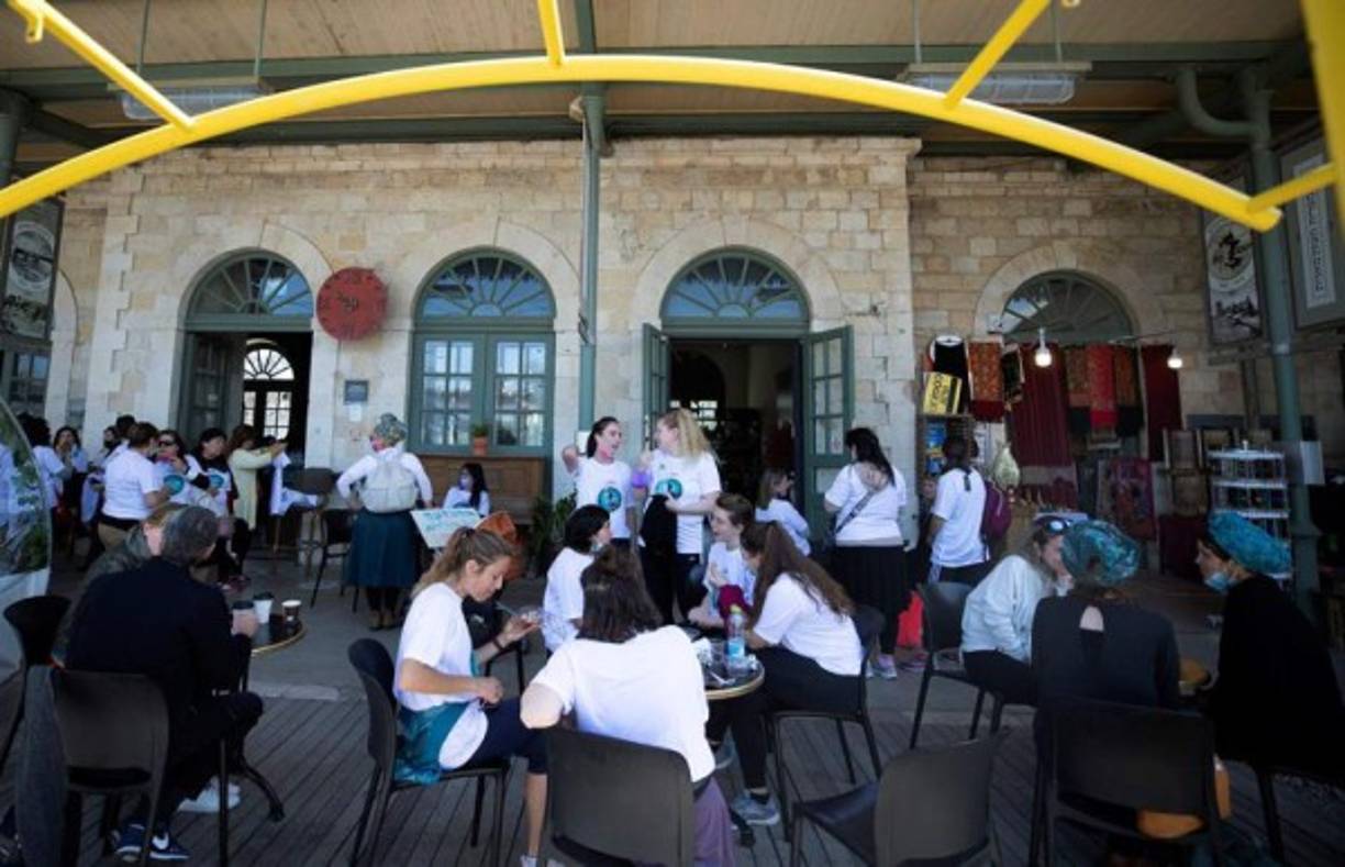 De esta manera Israel elimina casi por completo las restricciones implementadas durante el tercer confinamiento, que se extendió durante seis semanas desde fines de diciembre y que ha ido relajando lentamente desde mediados de febrero.<br/>