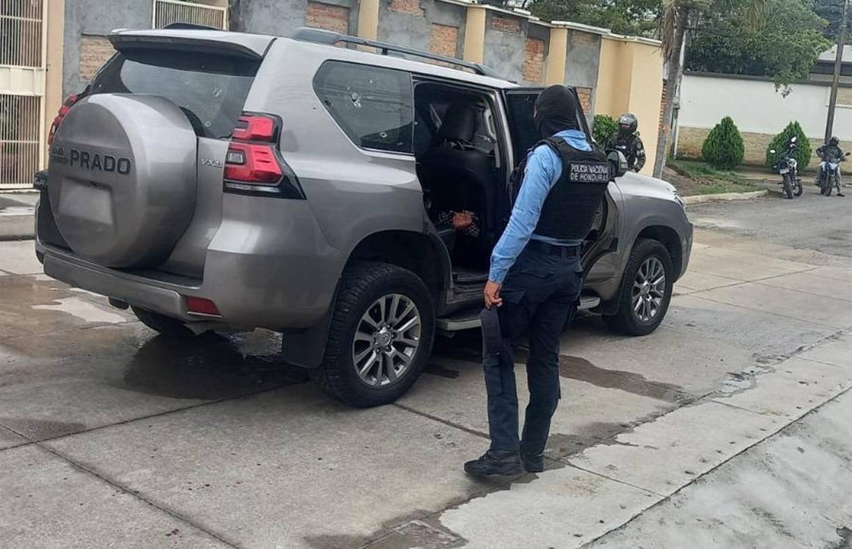 Los sicarios que lo atacaron se conducían en dos camionetas, según primeros informes de la Policía Nacional. 