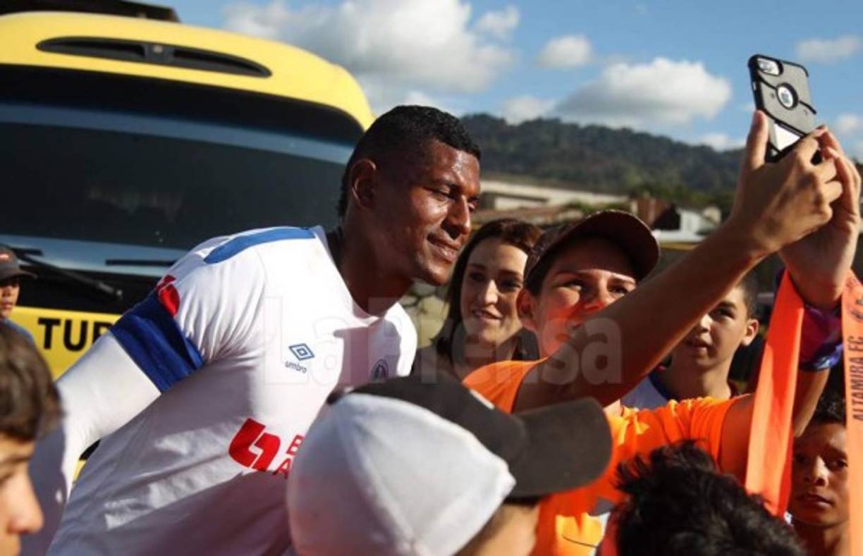 Carlo Costly fue uno de los más aclamados y regaló varias fotos.