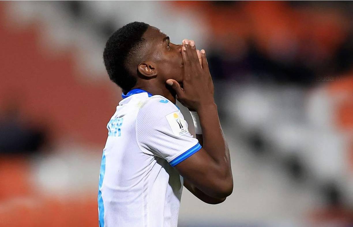 Así se lamentó Daniel Carter Bodden tras el gol que se comió ante Corea del Sur.