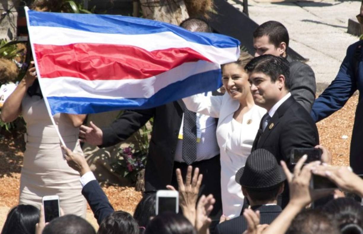 El periodista y politólogo Carlos Alvarado juró este martes como presidente de Costa Rica en una ceremonia en la plaza capitalina de la Libertad, con presencia de varios gobernantes latinoamericanos.