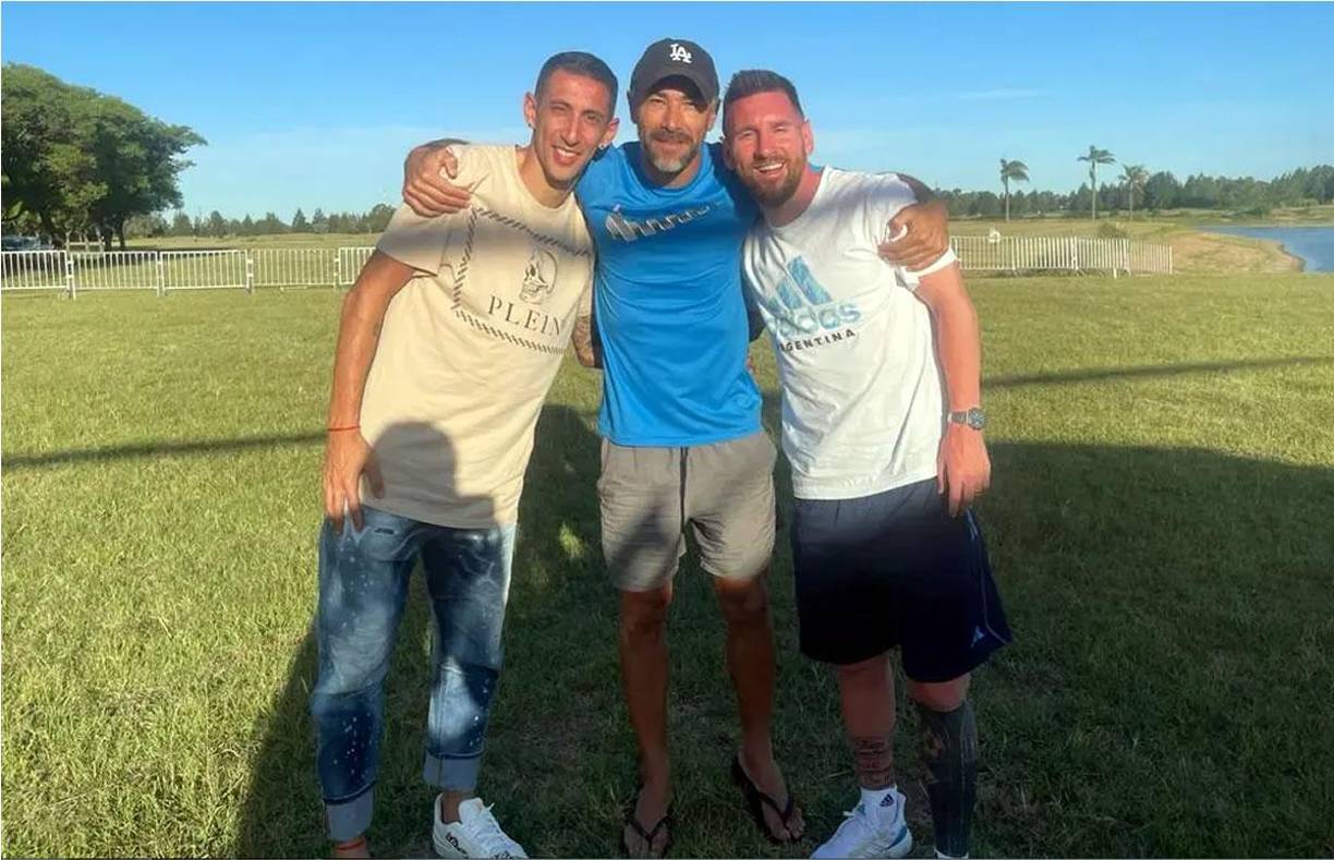 ‘Kily‘ González se tomó una foto para el recuerdo con Lionel Messi y Ángel Di María.