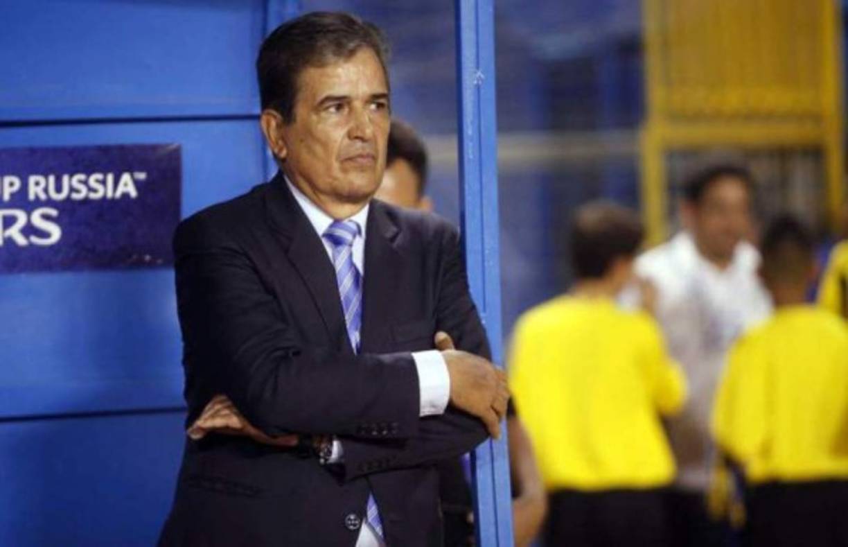 El entrenador colombiano Jorge Luis Pinto no atraviesa su mejor momento al frente de la Selección de Honduras, pero debido a su gran éxito logrado a lo largo de su carrera sigue siendo opción en diferentes equipos y selecciones para que los pueda entrenar. Y en las últimas horas se ha filtrado la información de que al estratega colombiano lo han contactado para que asuma las riendas de la Selección Nacional de Ecuador, quien ha tenido una campaña irregular a lo largo de la eliminatoria de Conmebol por lo que su director técnico Gustavo Gallegos se encuentra en la cuerda floja.