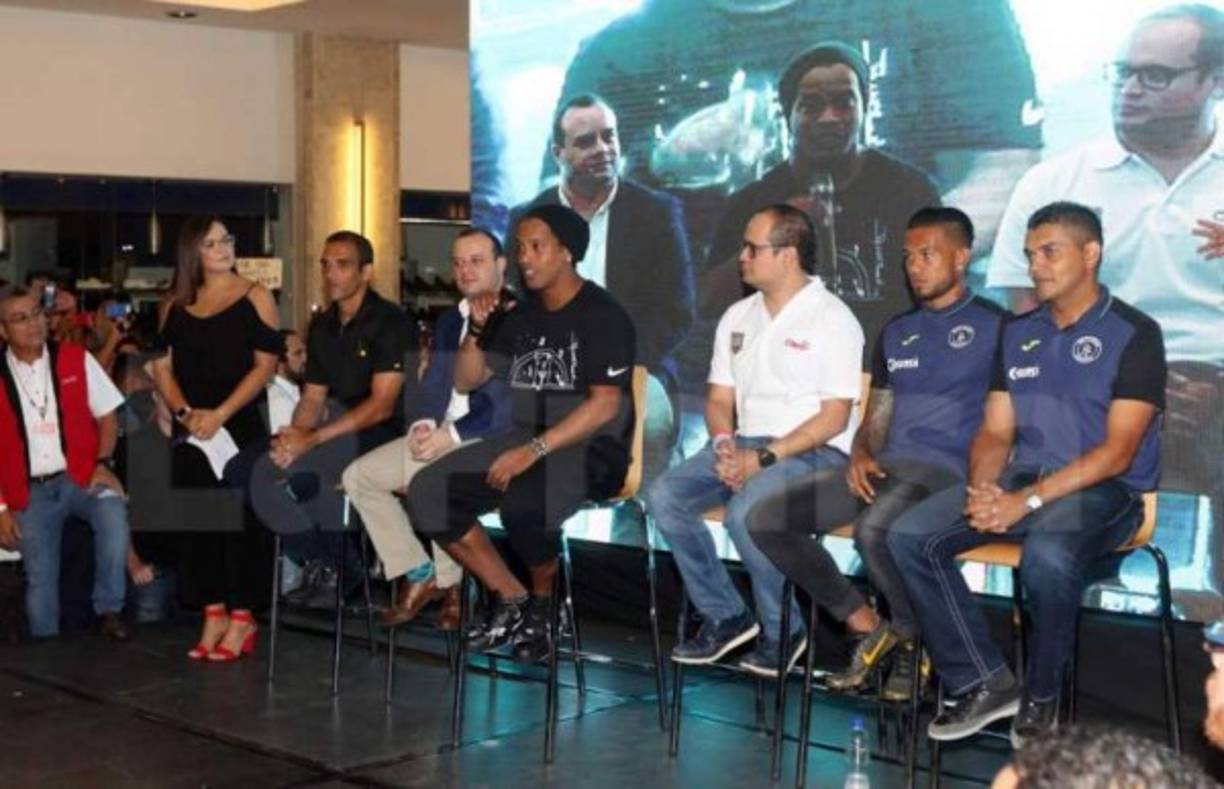 Otra estrella que sorprendió al llegar al país fue el brasileño Ronaldinho.