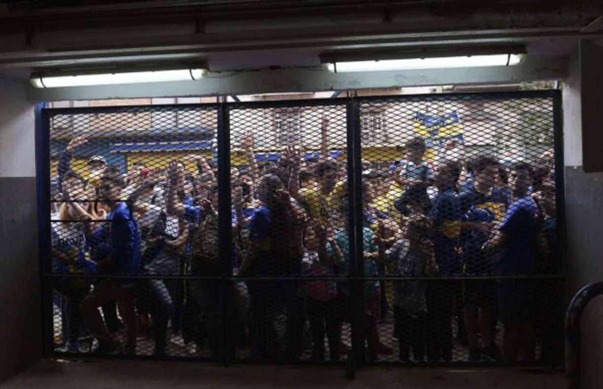 Desde muy temprano los seguidores de Boca Juniors llegaron a La Bombonera para alentar a sus jugadores.