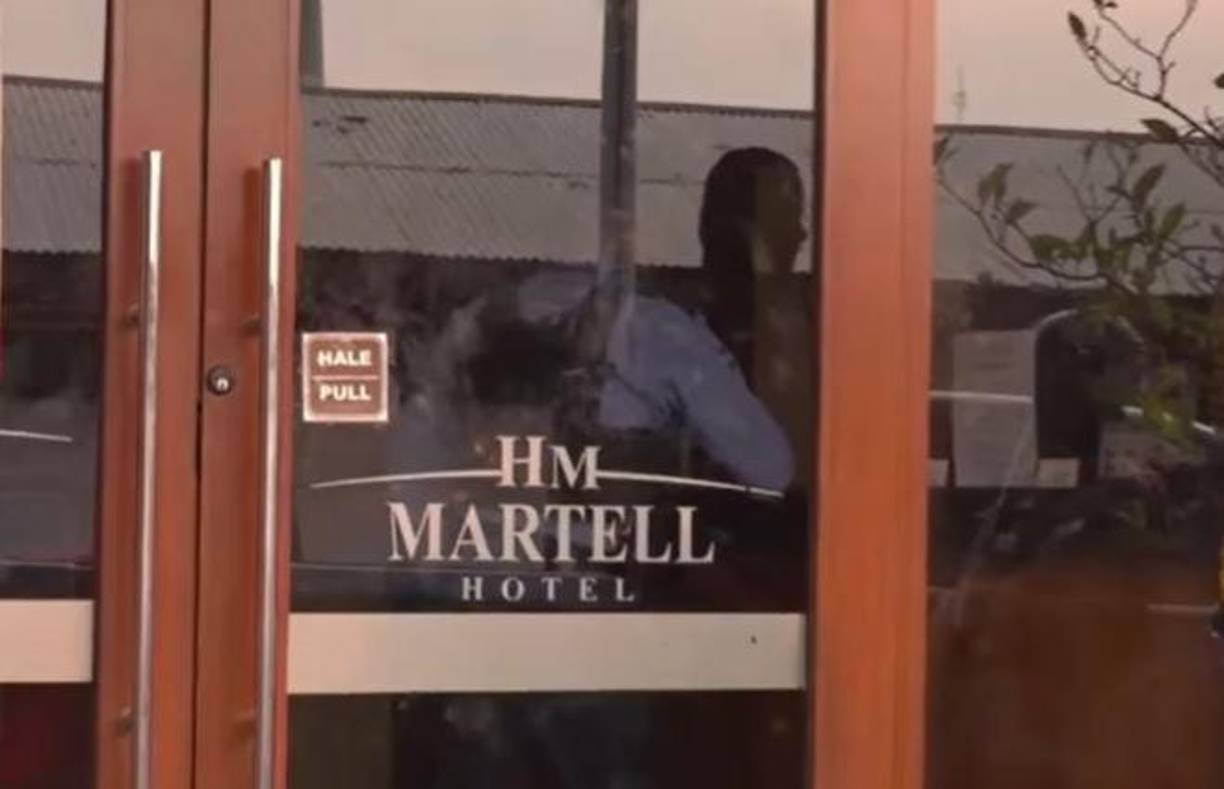 La Fiscalía tiene en la mira a un primo de Ana Karina, de nombre Miguel Ernesto Alvarado Alvarado, quien junto a su madre Lilian Alvarado y su tía, Sandra Alvarado, compraron el Hotel Martell, situado en el barrio Suyapa de San Pedro Sula, por un valor que asciende a 20 millones de lempiras.