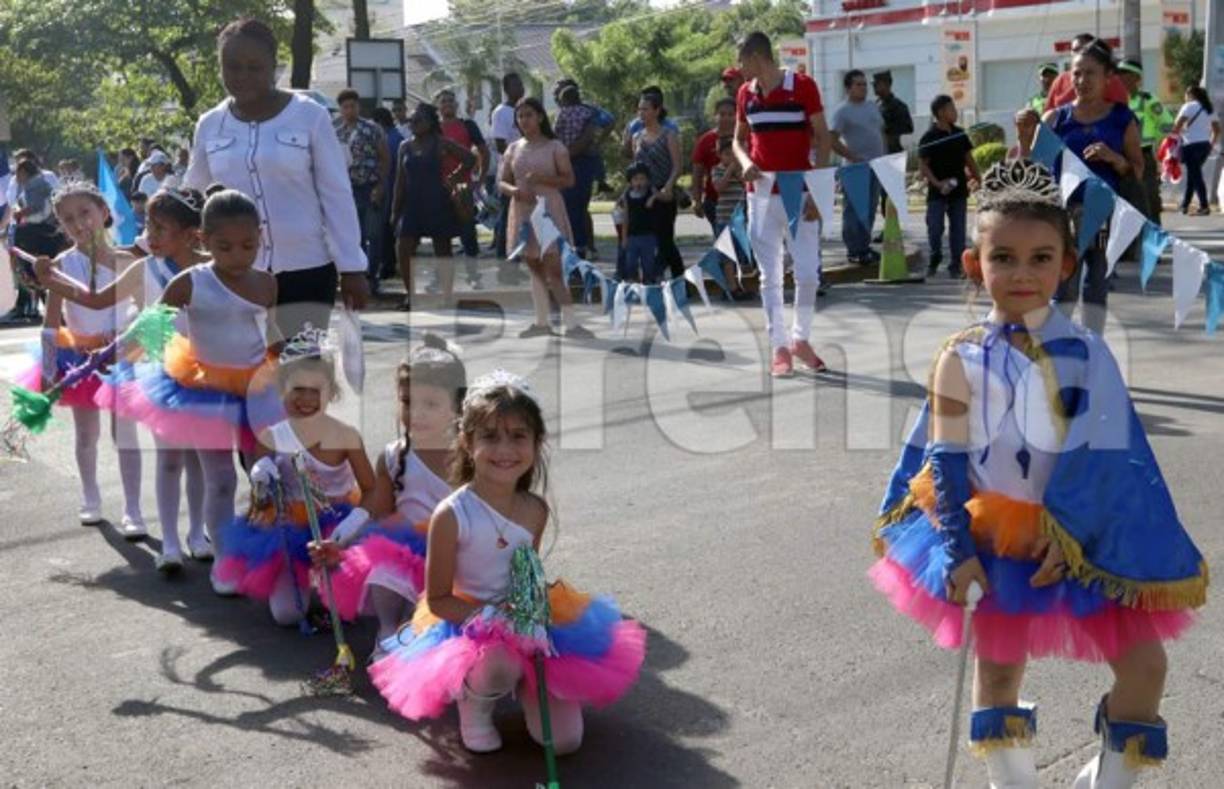 Estos pequeños se unieron a la celebración del 197 aniversario de independencia de Honduras.