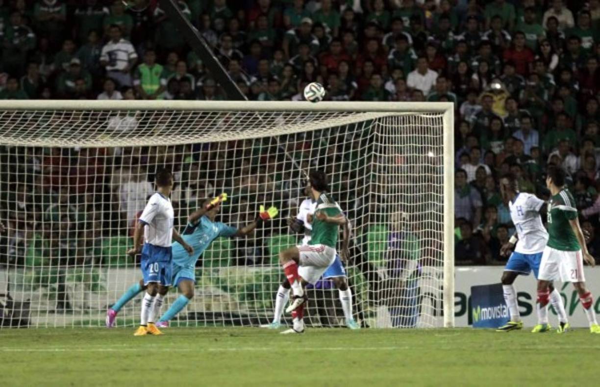Secuencia del segundo gol de México marcado por Oswaldo Alanís con este remate de cabeza.