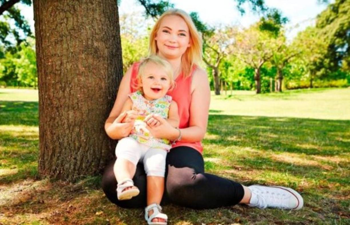 Jess la vieja bebé, junto al nuevo bebé sol de los Teletubbies.