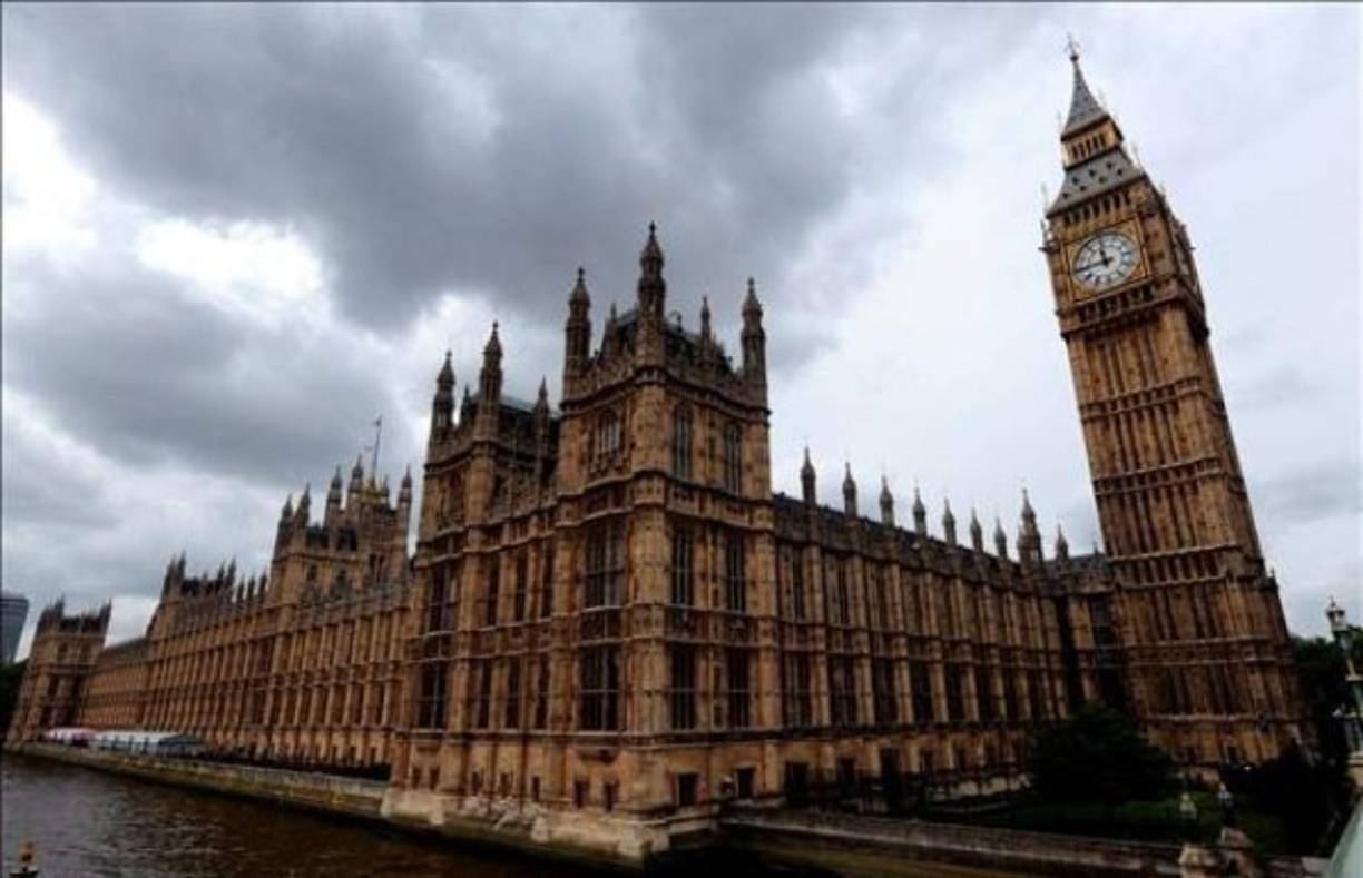 En el Reino Unido la ley prohibe que una persona muera en en el edificio del Parlamento.