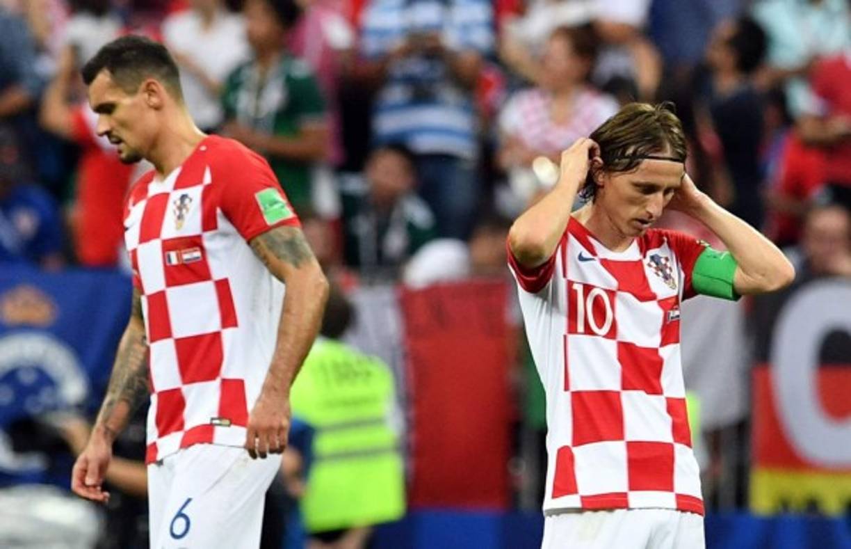 Luka Modric y Dejan Lovren, cabizbajos tras perder la final.