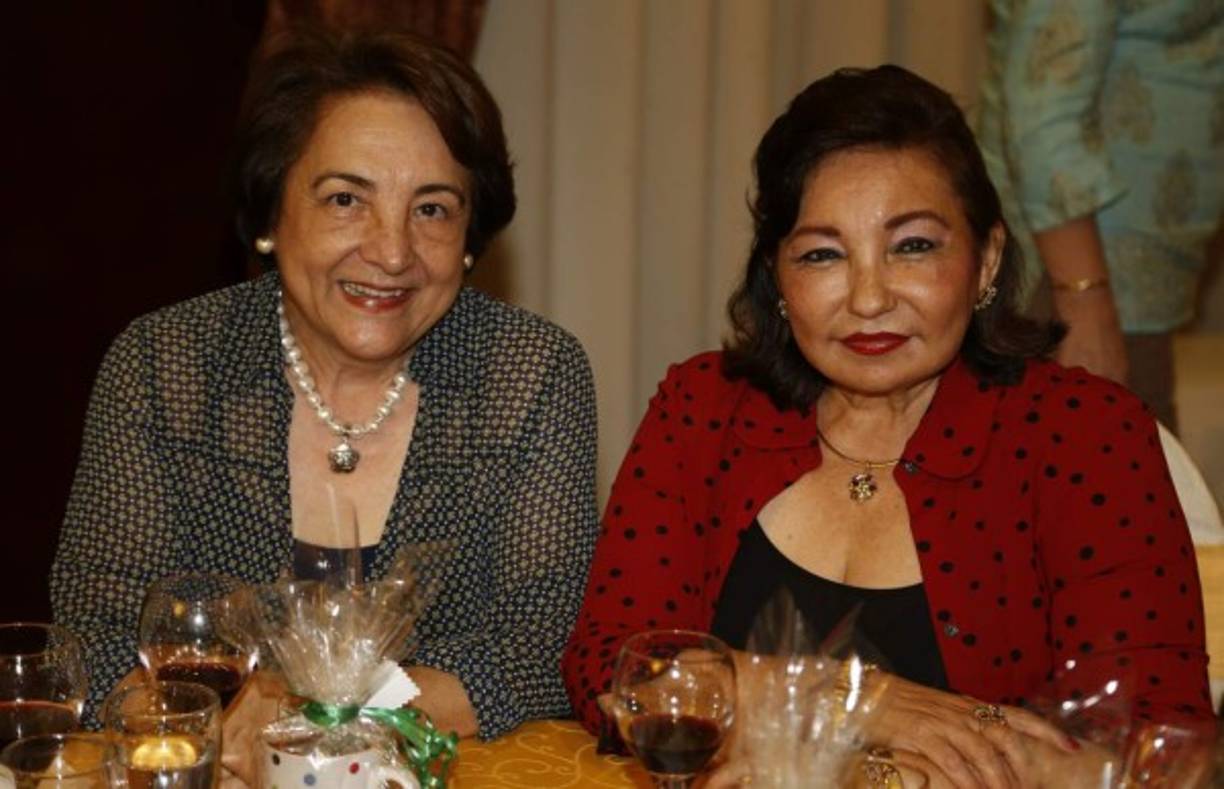 Ruth Medina y Gabriela Mejía.