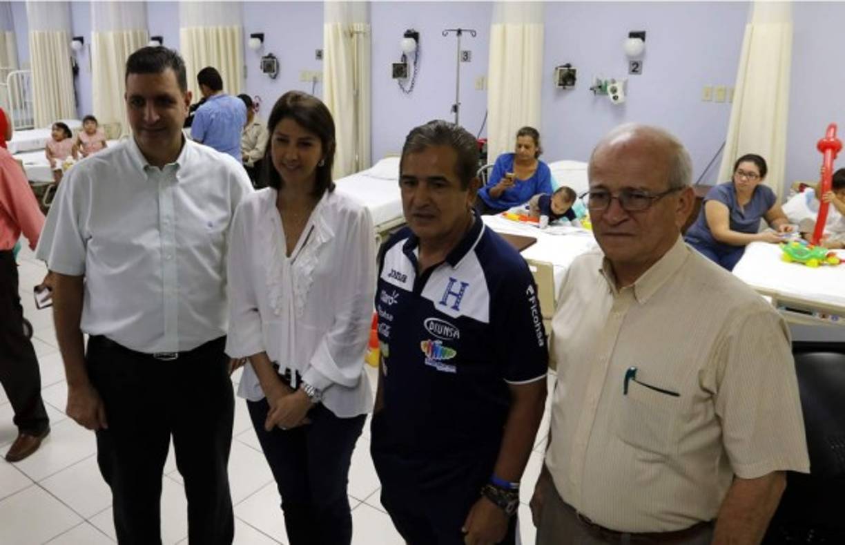 Al grupo de seleccionados les acompañó el presidente de la Comisión Normalizadora de Fenafuth, Jorge Salomón, así como Don Jaime Villegas, dirigente del Real España y miembro del Comité normalizador de la federación.