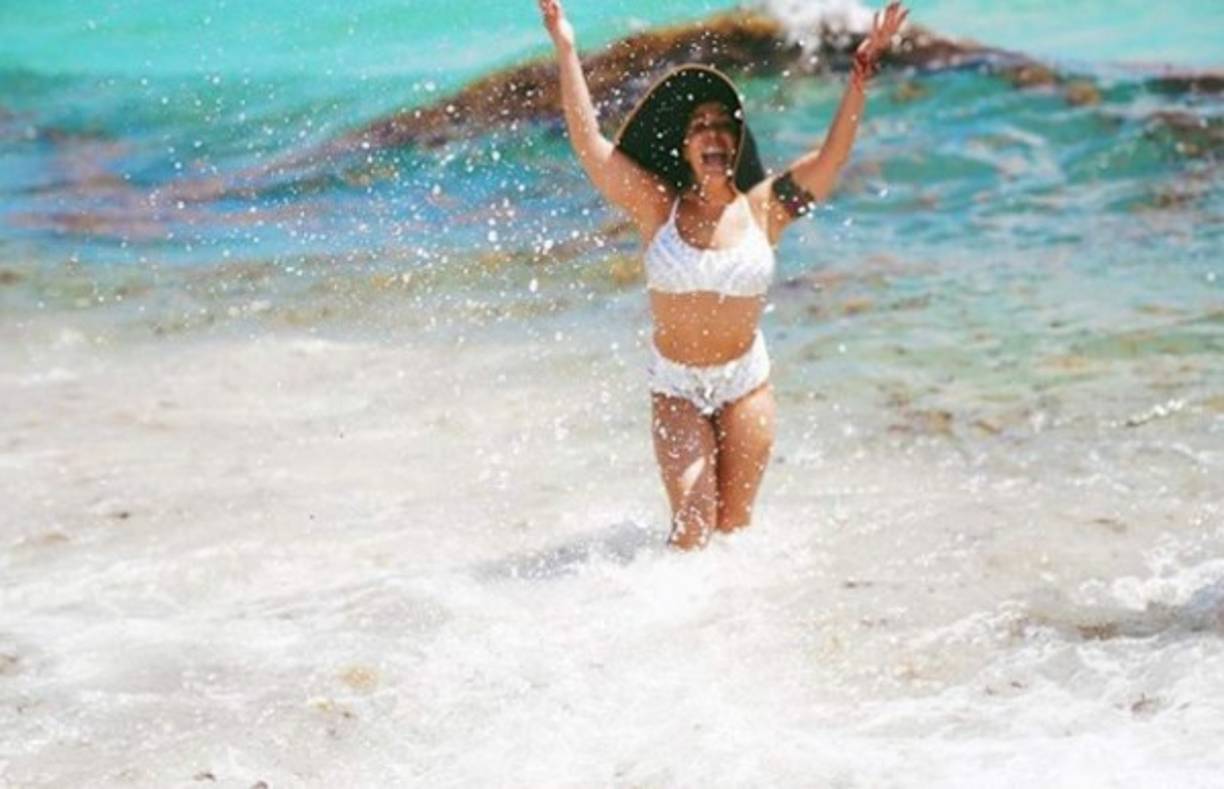 Fans y amantes de su música la critican en redes por los drásticos cambios que ha mostrado en su rostro.