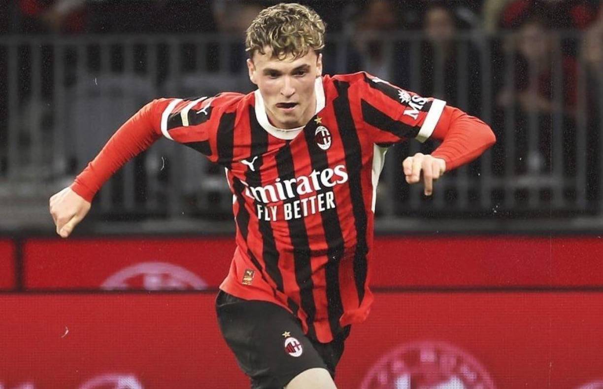 El AC Milan ha decidido fichar a Alex Jiménez procedente del Real Madrid activando € una cláusula de opción de compra de 5 millones. El lateral de 19 años, formado en la cantera del Real Madrid y que estaba cedido esta temporada en el Milan.