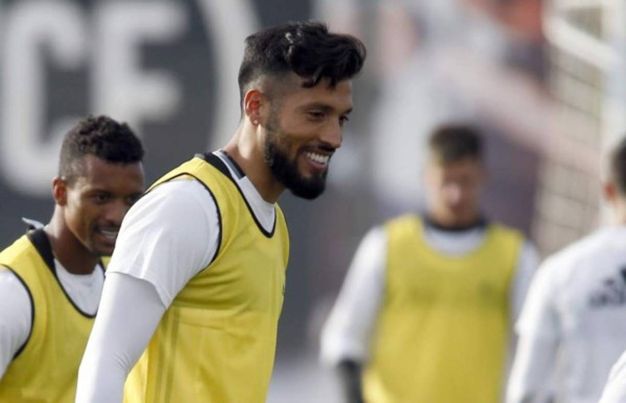 Ezequiel Garay: El defensor podría salir del Valencia y llegar a la Juve.