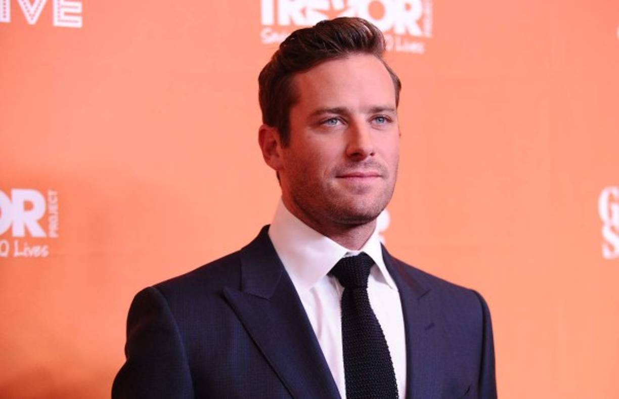 La controversia no suelta al actor Armie Hammer, quien ha sido acusado de drogadicto, depravado y hasta canibal.