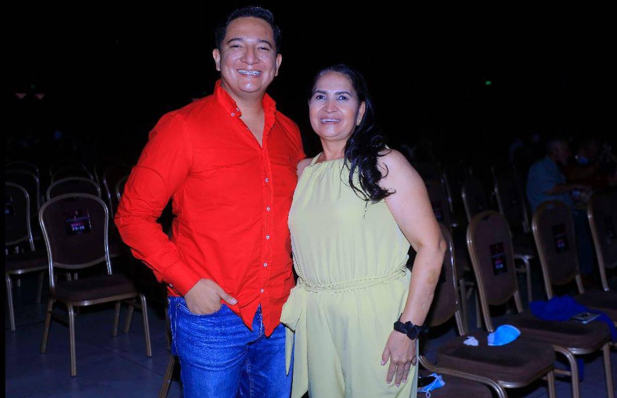 Héctor Díaz y su madre Lilian Rodríguez. 