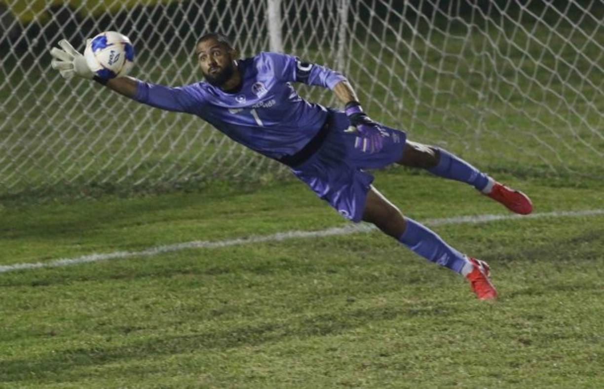 Edrick Menjívar, portero del Olimpia, fue la gran figura en La Ceiba al evitar en tres ocasiones el gol del Vida.