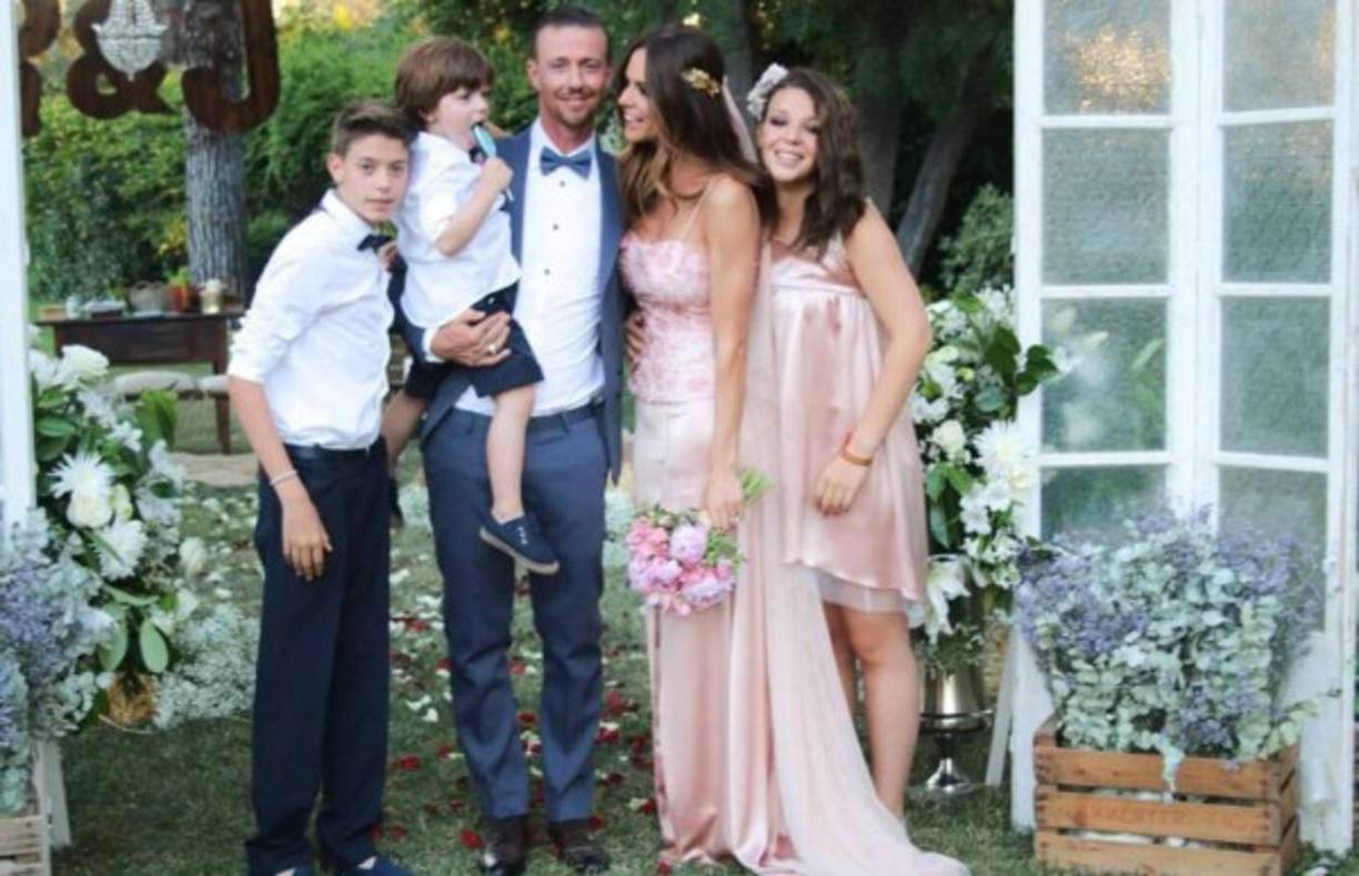 La boda fue muy familiar y emocionante. Ambos así lo resaltaron en las redes sociales. “Best day ever”, escribió Romina, mientras que Guti señalaba que “Si quiero, esa fue la mejor frase. Te amos Diosa”.