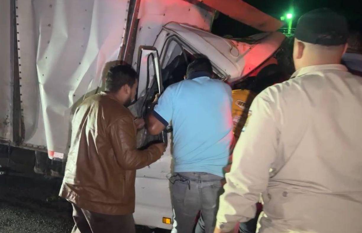 Se conoció que los tres ocupantes fueron sacados aún con vida; sin embargo, cuando eran trasladados hacia un hospital en San Pedro Sula, uno de ellos falleció. 