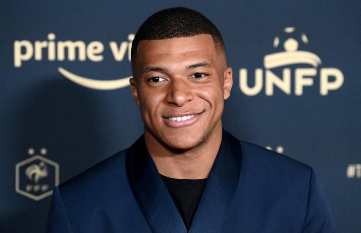 Kylian Mbappé rompió el silencio y se ha pronunciado sobre su futuro: “Mi decisión está casi hecha, anunciaré muy pronto mi futuro, esta casi todo terminado”, reveló durante la ceremonia de entrega de Trofeos UNFP, donde recibió la distinción de mejor jugador de la temporada.