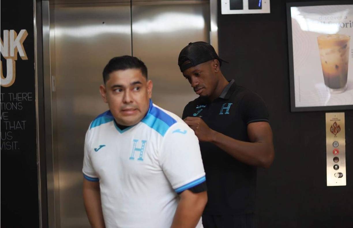 El hondureño que madrugó a buscar la firma de los seleccionados catrachos