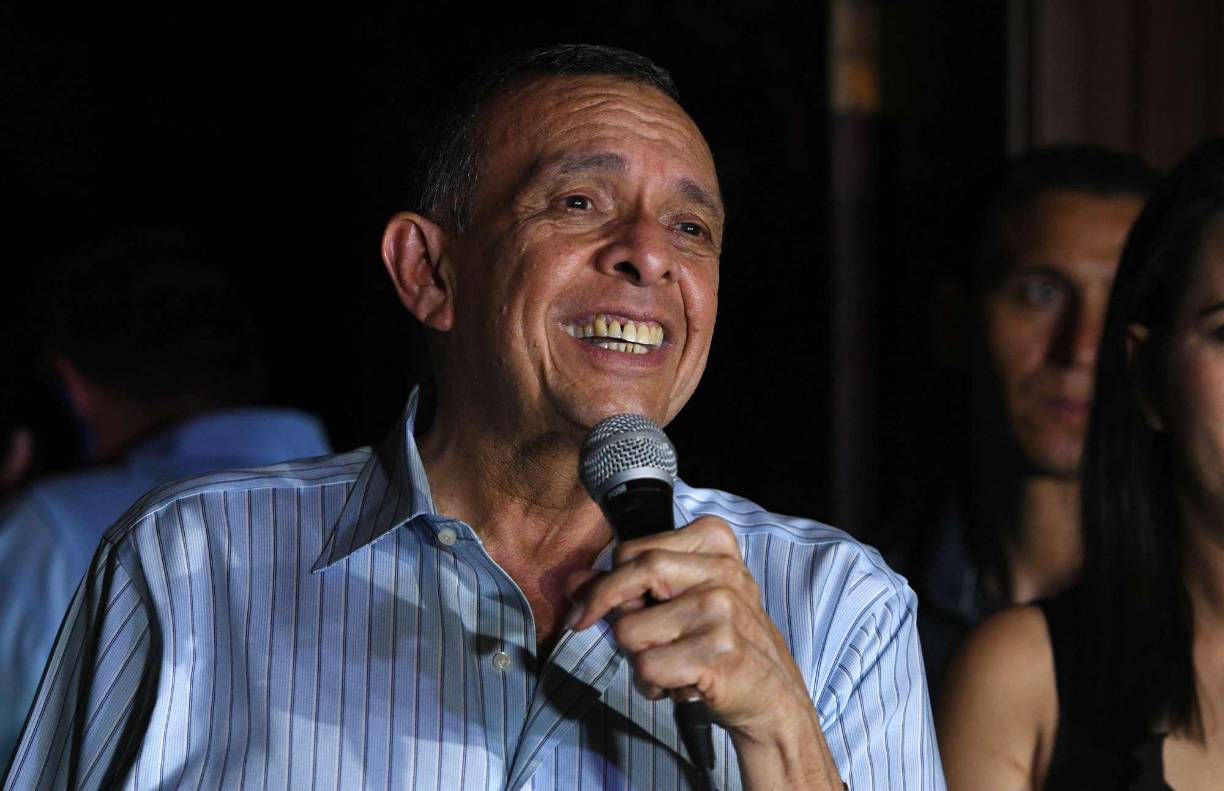 Porfirio Lobo también señaló que es mala señal la que envía el Gobierno al no escuchar a la población y sus demandas. 