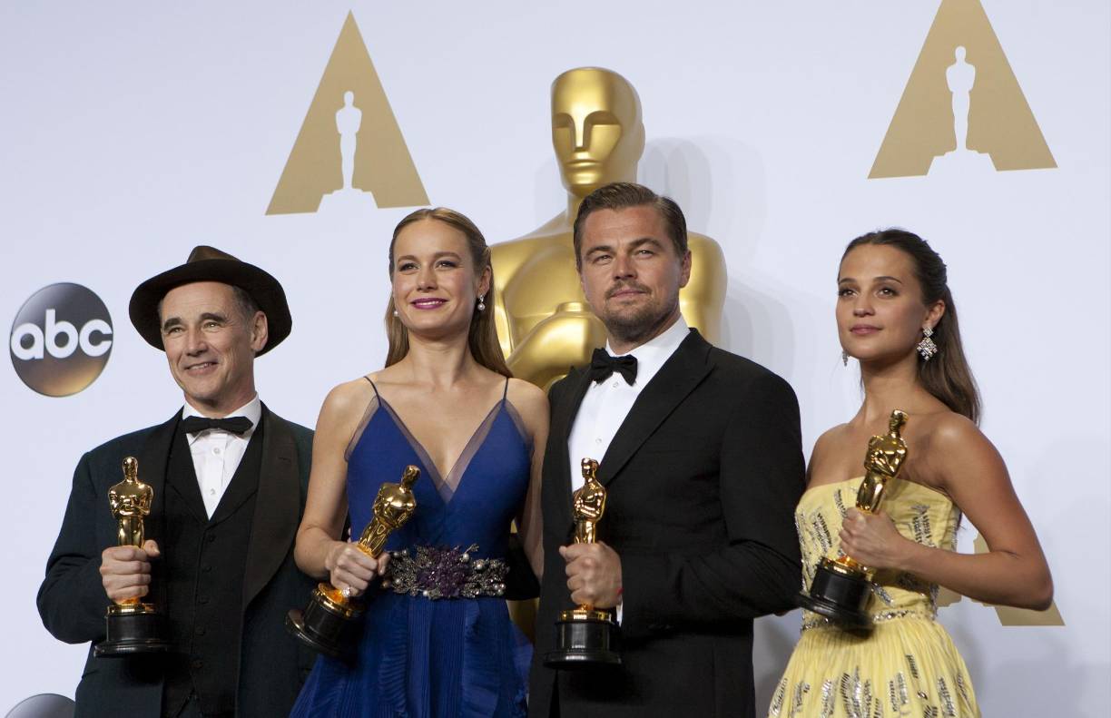 Leonardo DiCaprio sigue siendo una figura fascinante tanto dentro como fuera de la pantalla. Su vida amorosa, marcada por relaciones con mujeres jóvenes y exitosas, continúa siendo un tema de interés y especulación. Ya sea por coincidencia o por preferencia, la leyenda de los 25 años es una parte intrigante del mito de DiCaprio como el eterno seductor de Hollywood.