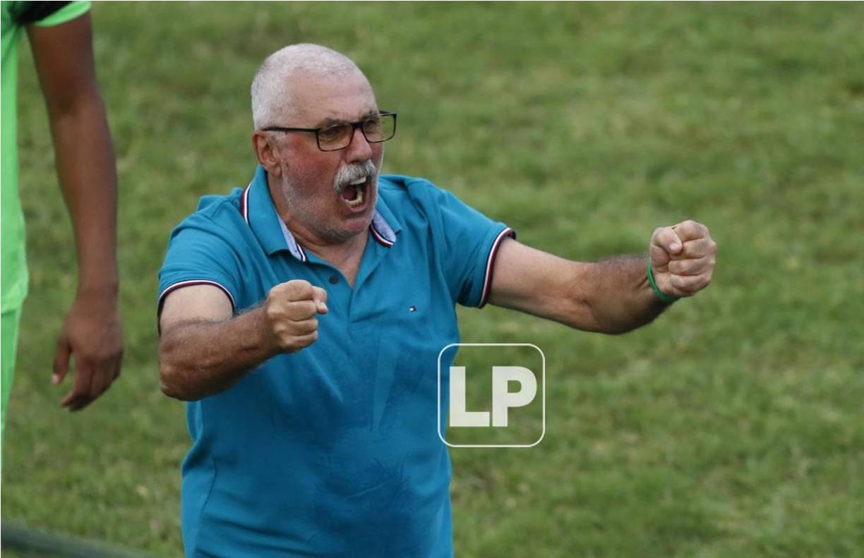 La eufórica celebración del entrenador uruguayo Manuel Keosseián durante el derbi sampedrano ante el Real España.