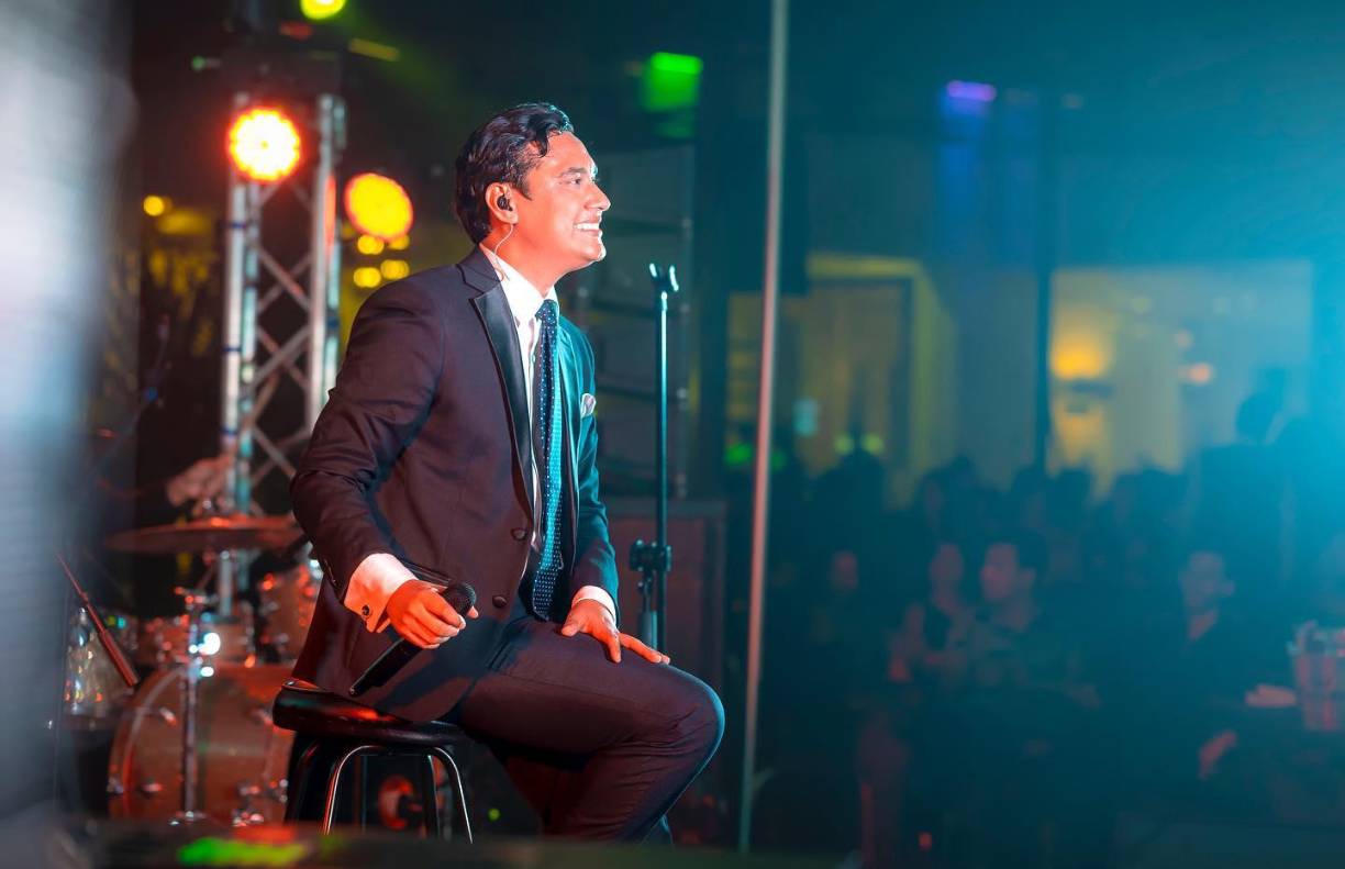 El cantautor Daniel Ochoa se muestra positivo y cree que esta noche ganará Honduras 2-1.