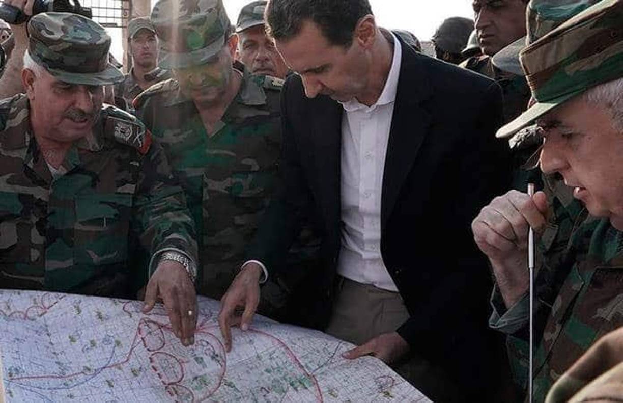 Bachar fue llamado a Siria por su padre y se embarcó en un lustro de preparación para eventualmente tomar la batuta del país, al igual que había hecho el primogénito los años previos a su muerte, ganando experiencia en las filas castrenses y peso en la vida pública.