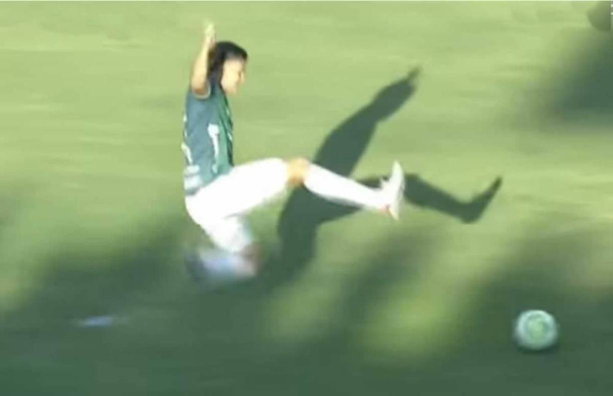 La jugada se dio en el minuto 88, cuando Orellana se lanzó en voladora con los tacos de frente para disputar un balón y le entró con mucha dureza a los jugadores Germán ‘Patón’ Mejía y Carlos Pineda.