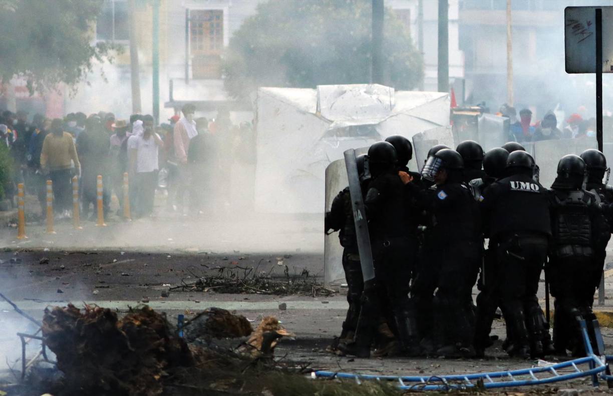 El gobierno de Ecuador se negó a derogar el estado de excepción en seis provincias del país, como demanda el movimiento indígena para negociar una salida a la crisis que cumple 10 días de protestas que dejan dos muertos, decenas de heridos y detenidos y policías desaparecidos.
