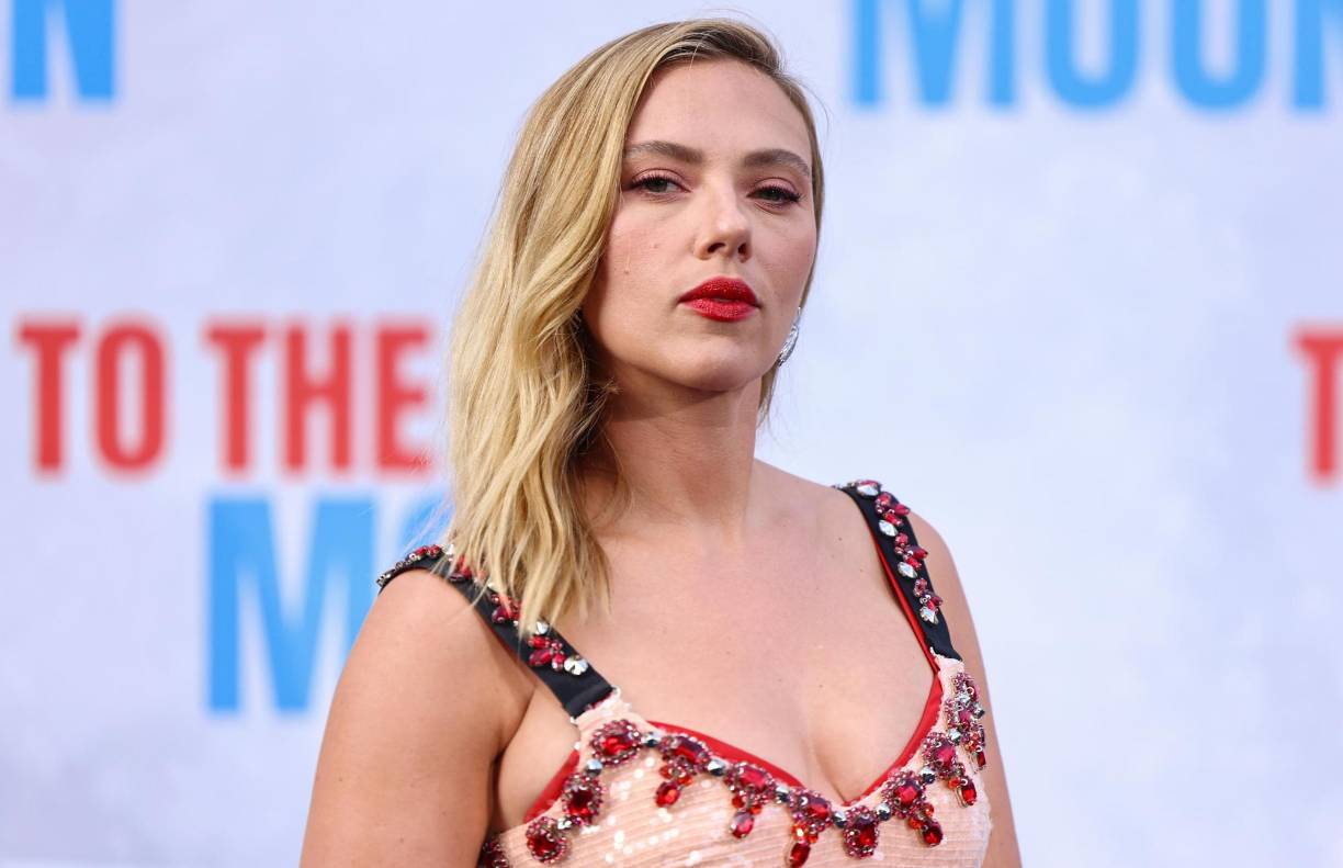 Considerada una de las actrices más rentables de la historia del cine, ha sido reconocida, entre otros, con dos premios BAFTA y el César de Honor de la Academia francesa.